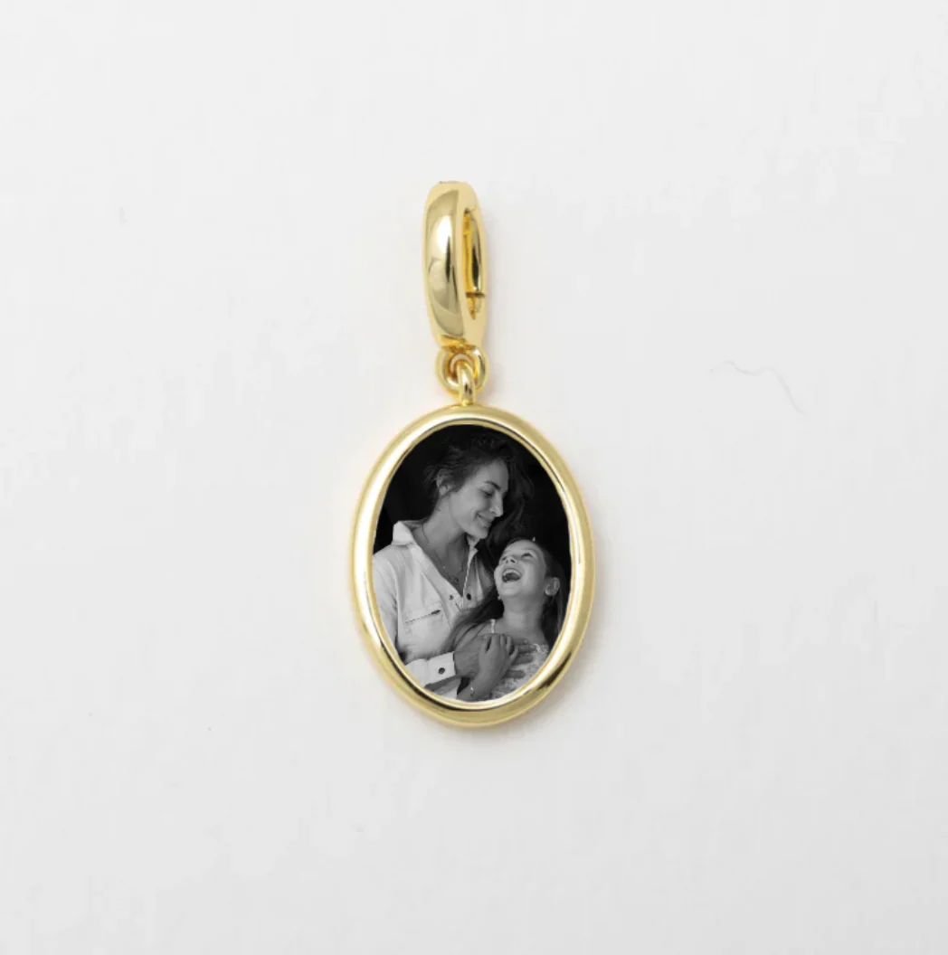Vera Oval Customizable Portrait Pendant - Image 6