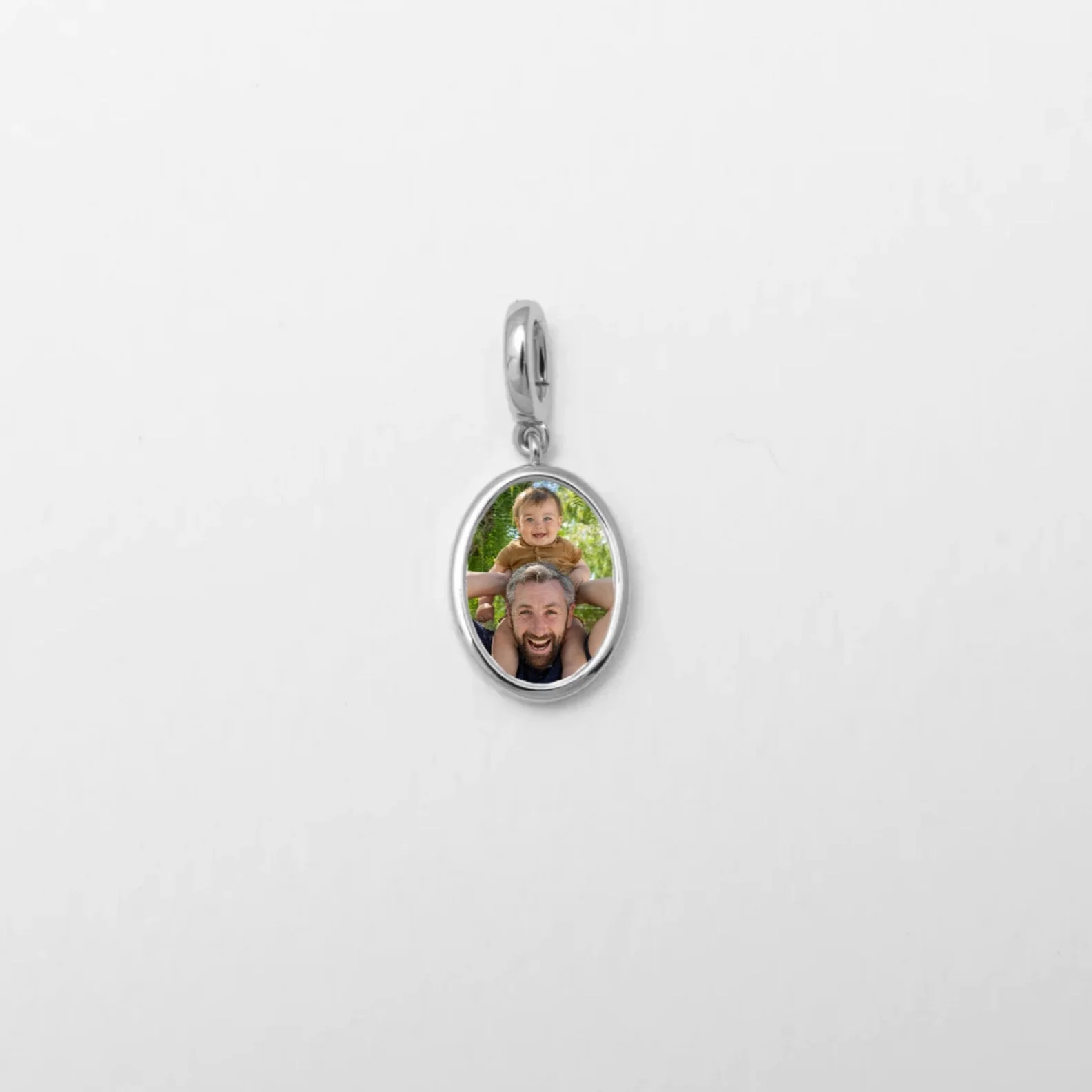 Vera Oval Customizable Portrait Pendant - Image 8